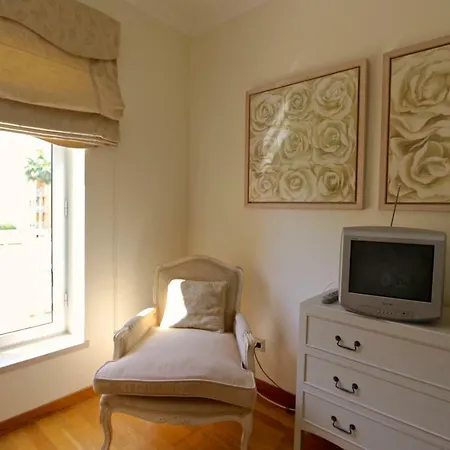 Moura - Clever Details *