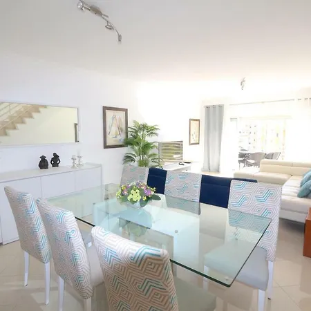 Moura - Clever Details *