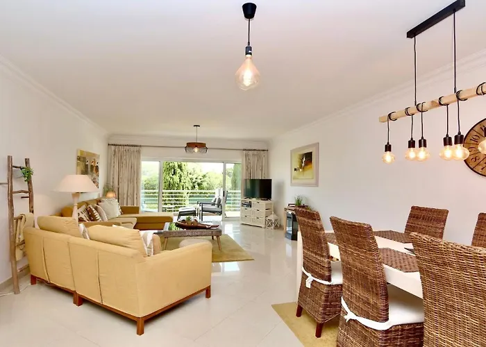 Moura - Clever Details *