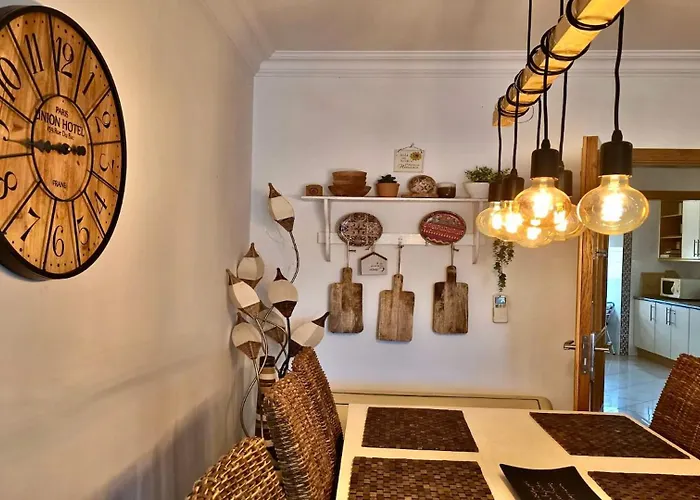 Moura - Clever Details