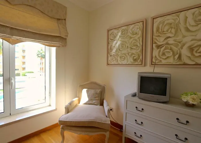 Moura - Clever Details *