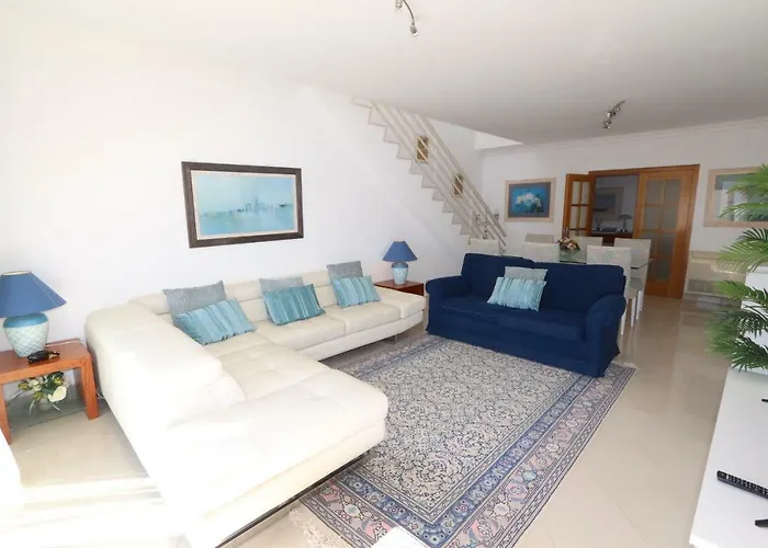 Moura - Clever Details