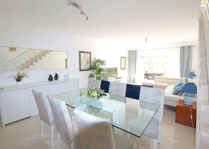 Moura - Clever Details *