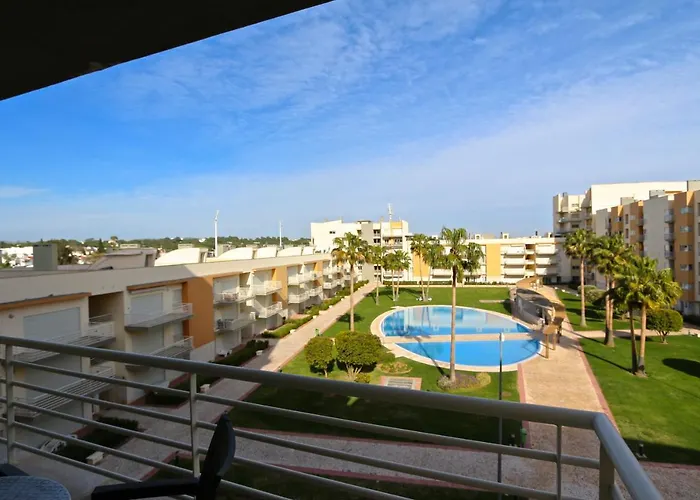 Moura - Clever Details *